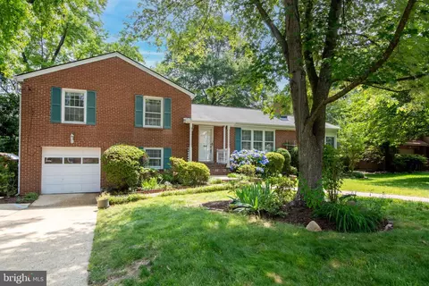 6903 Clemson Dr, Alexandria, VA 22307
