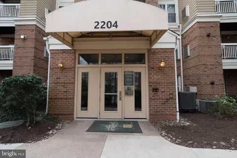 2204 Westcourt Ln #311, Herndon, VA 20170