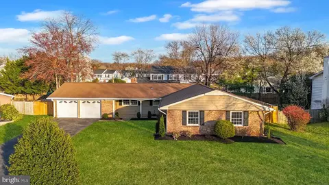 4211 Middle Ridge Dr, Fairfax, VA 22033