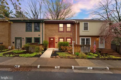 2212 Golf Course Dr, Reston, VA 20191