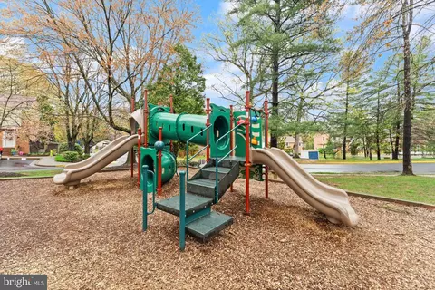 2212 Golf Course Dr, Reston, VA 20191 photo 44