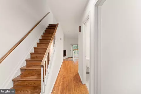 2212 Golf Course Dr, Reston, VA 20191 photo 5