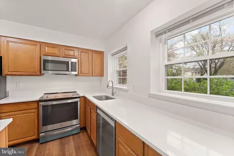 2212 Golf Course Dr, Reston, VA 20191 photo 7