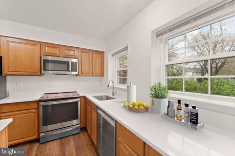 2212 Golf Course Dr, Reston, VA 20191 photo 6