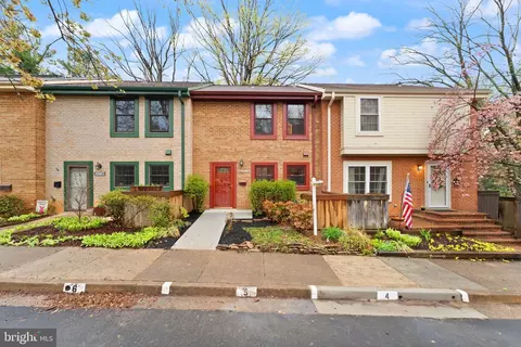 2212 Golf Course Dr, Reston, VA 20191 photo 2