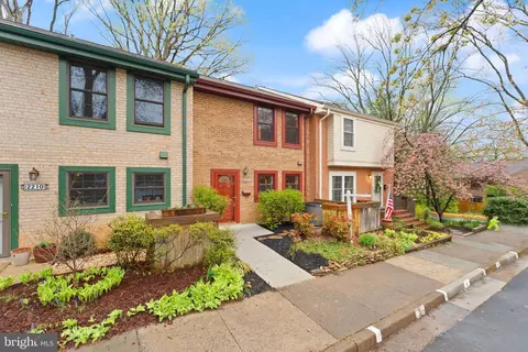 2212 Golf Course Dr, Reston, VA 20191 photo 3