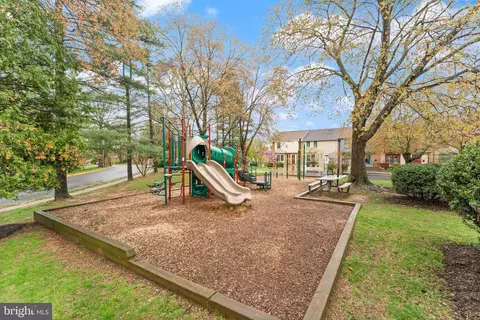 2212 Golf Course Dr, Reston, VA 20191 photo 43