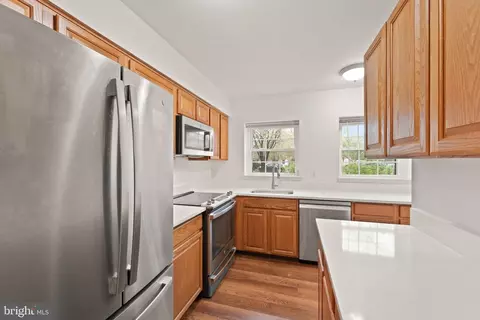 2212 Golf Course Dr, Reston, VA 20191 photo 9