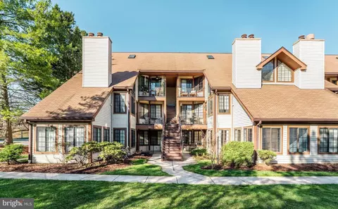6035 D Curtier Dr, Alexandria, VA 22310