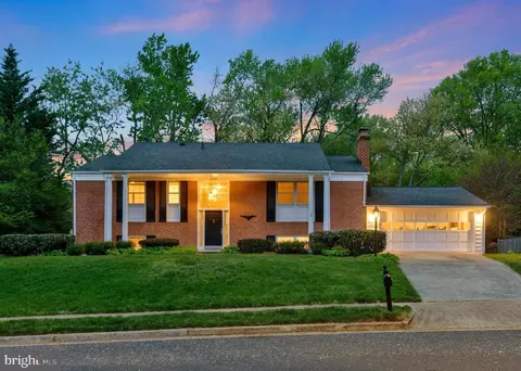 1318 Macbeth St, Mclean, VA 22102 photo 2