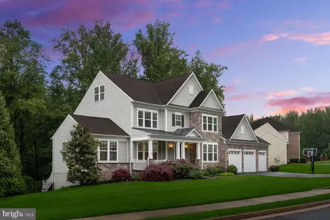 Exterior - 1302 Scotts Run Rd, Mclean, VA 22102 photo 19 of 22