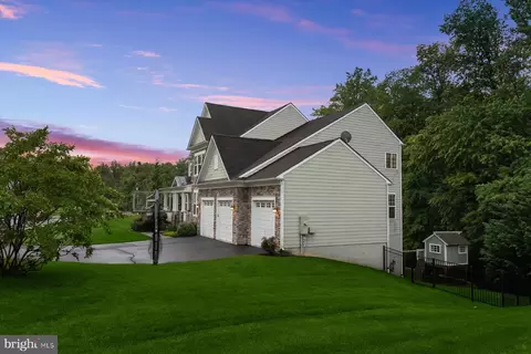 Exterior - 1302 Scotts Run Rd, Mclean, VA 22102 photo 20 of 22