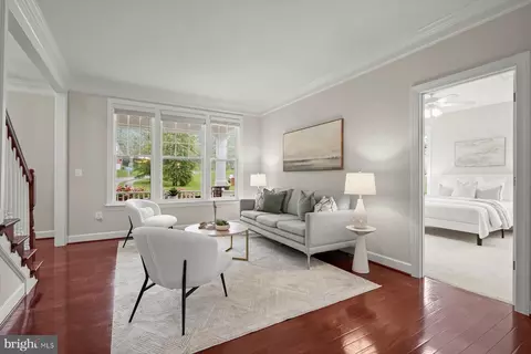 Living - 1302 Scotts Run Rd, Mclean, VA 22102 photo 2 of 8