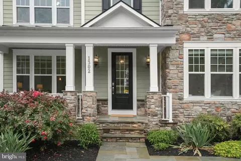 Exterior - 1302 Scotts Run Rd, Mclean, VA 22102 photo 3 of 22