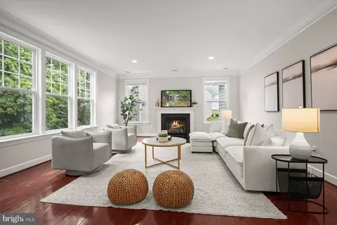 Living - 1302 Scotts Run Rd, Mclean, VA 22102 photo 5 of 8