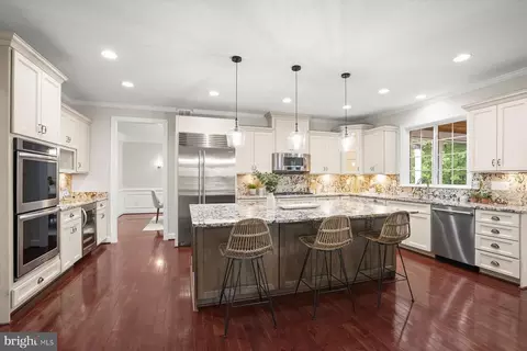 Kitchen - 1302 Scotts Run Rd, Mclean, VA 22102 photo 3 of 9