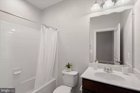 Entry Way - 1302 Scotts Run Rd, Mclean, VA 22102 photo 5 of 14