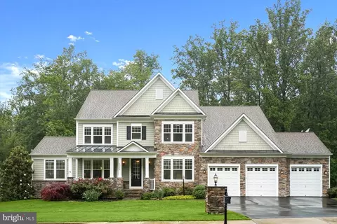 Exterior - 1302 Scotts Run Rd, Mclean, VA 22102 photo 2 of 22