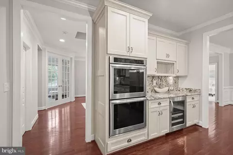Entry Way - 1302 Scotts Run Rd, Mclean, VA 22102 photo 3 of 14