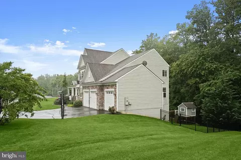 Exterior - 1302 Scotts Run Rd, Mclean, VA 22102 photo 22 of 22