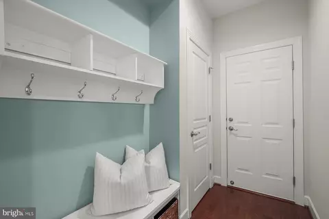 Entry Way - 1302 Scotts Run Rd, Mclean, VA 22102 photo 4 of 14