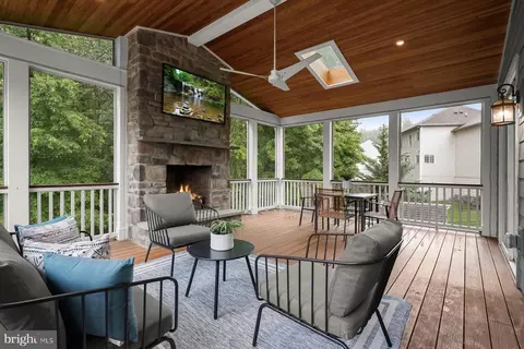 Exterior - 1302 Scotts Run Rd, Mclean, VA 22102 photo 8 of 22