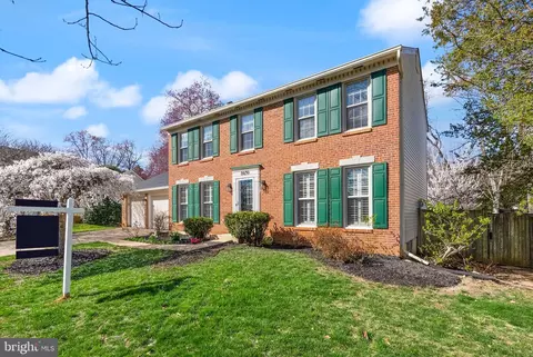 8439 Hunt Valley Dr, Vienna, VA 22182
