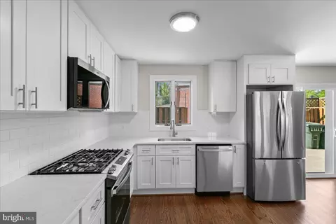 5517 Southampton Dr, Springfield, VA 22151