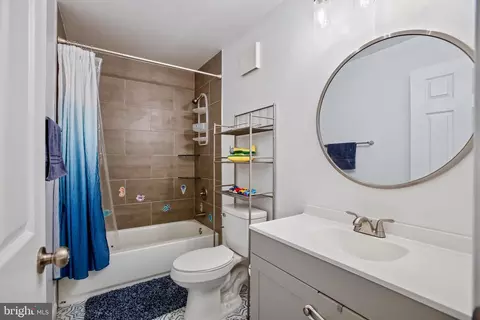 Bath - 8012 Readington Ct, Springfield, VA 22152 photo 3 of 4