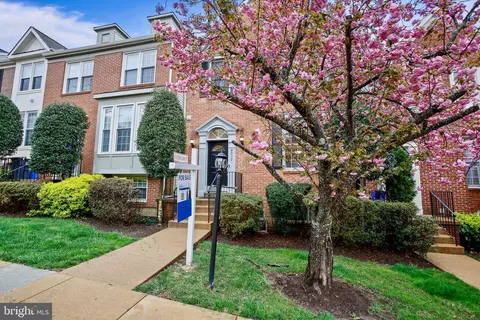 8012 Readington Ct, Springfield, VA 22152
