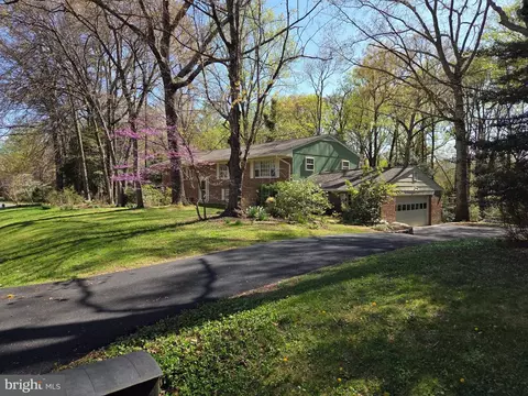 3004 Rayjohn Ln, Herndon, VA 20171