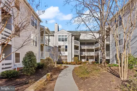 10302 Appalachian Cir #209, Oakton, VA 22124