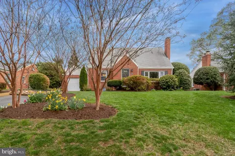 2907 Linden Ln, Falls Church, VA 22042