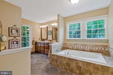 Bath - 2301 Noble Victory Ct, Reston, VA 20191 photo 2 of 6