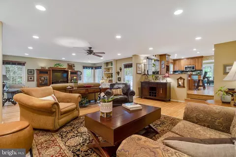 Living - 2301 Noble Victory Ct, Reston, VA 20191 photo 4 of 5