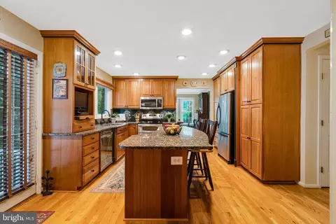 Kitchen - 2301 Noble Victory Ct, Reston, VA 20191 photo 5 of 6