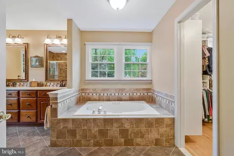 Bath - 2301 Noble Victory Ct, Reston, VA 20191 photo 3 of 6