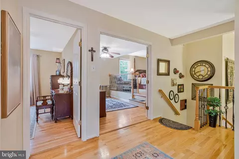 Entry Way - 2301 Noble Victory Ct, Reston, VA 20191 photo 5 of 6