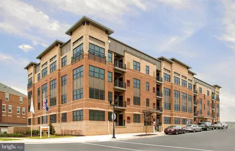 9521 Bastille St #201, Fairfax, VA 22031
