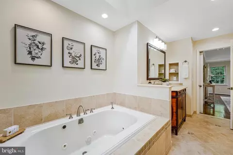 7900 Old Cedar Ct, Mclean, VA 22102 photo 28