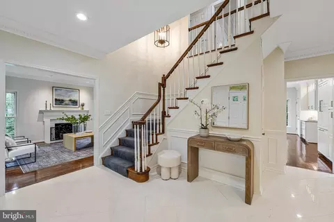 7900 Old Cedar Ct, Mclean, VA 22102 photo 4