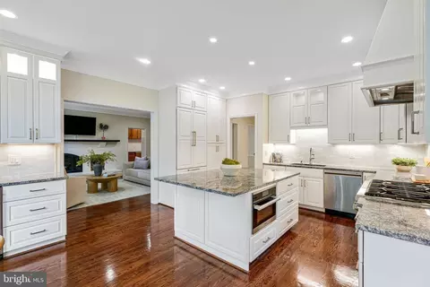 7900 Old Cedar Ct, Mclean, VA 22102 photo 11