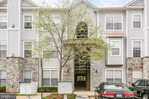 5940 Founders Hill Dr #301, Alexandria, VA 22310