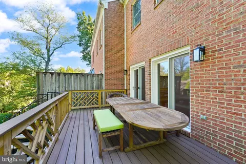 Exterior - 1501 Mclean Corner Ln, Mclean, VA 22101 photo 4 of 9