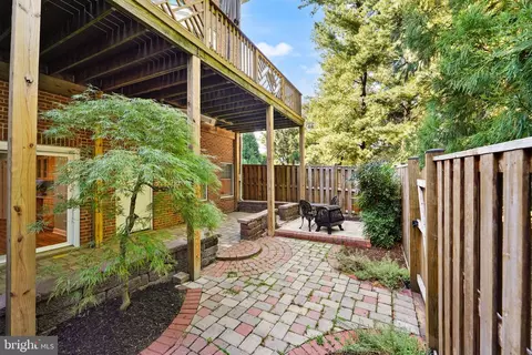 Exterior - 1501 Mclean Corner Ln, Mclean, VA 22101 photo 6 of 9