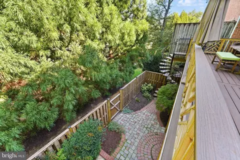 Exterior - 1501 Mclean Corner Ln, Mclean, VA 22101 photo 5 of 9