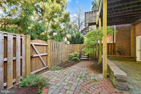 Exterior - 1501 Mclean Corner Ln, Mclean, VA 22101 photo 7 of 9