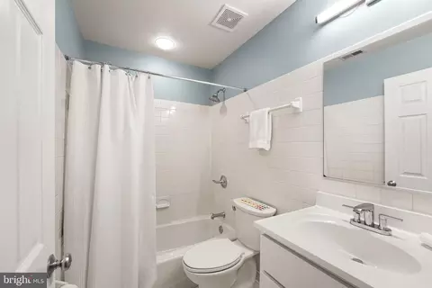 Bath - 1501 Mclean Corner Ln, Mclean, VA 22101 photo 5 of 5