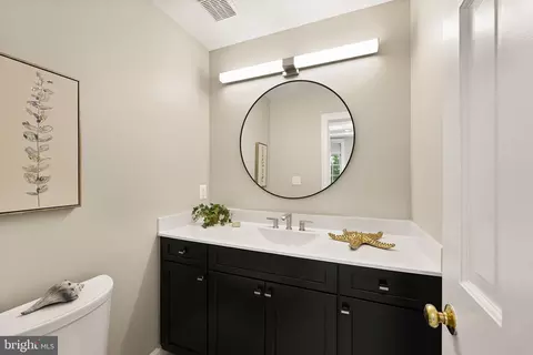 Bath - 1501 Mclean Corner Ln, Mclean, VA 22101 photo 1 of 5