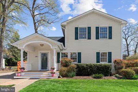 2005 Storm Dr, Falls Church, VA 22043